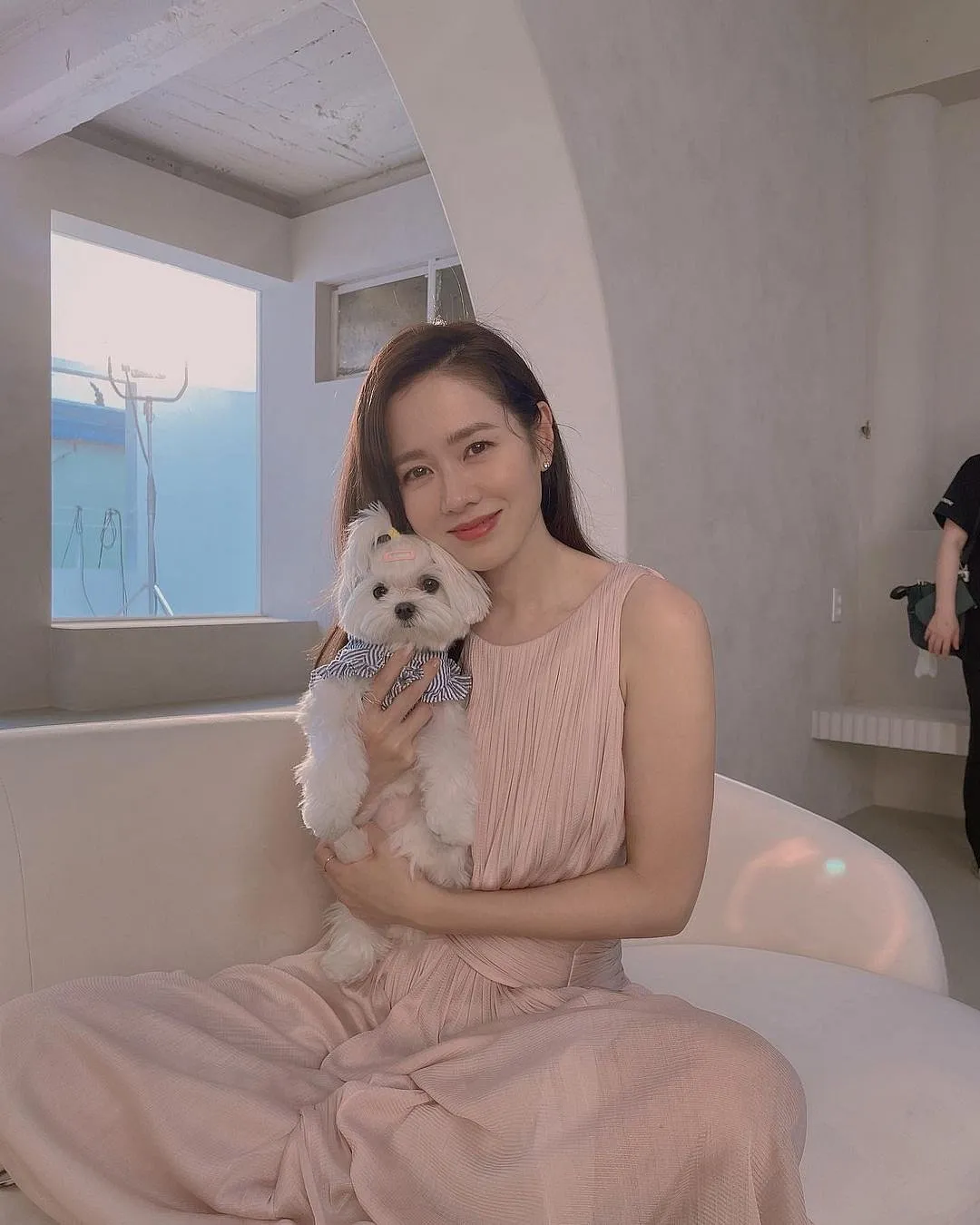 There are endless step-by-step guides, how-tos and tutorials on skin that is smooth, blemish-free, lustrous enough to give the appearance of glass. Featured here: Son YeJin 