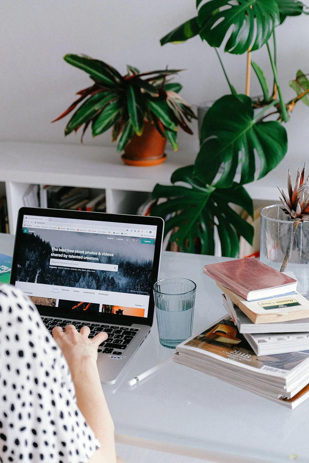 For the older Gen X, the idea of ambition largely meant having a corner office, a German car and a secretary. Image: Pexels 