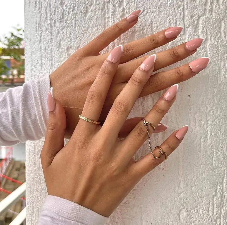 The press-on nails doesn't require any gloppy glue or hassle to remove them 