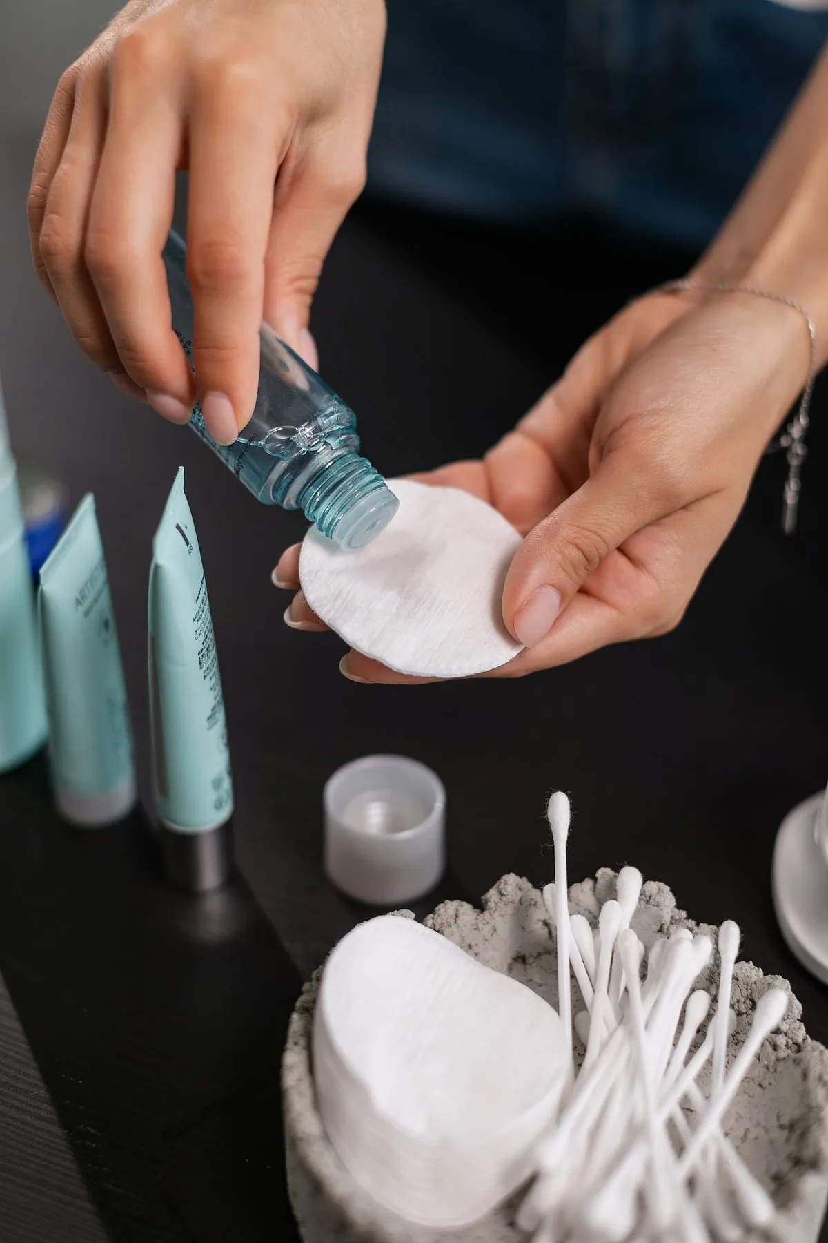 Many skin experts and dermatologists have declared that toners are really not that necessary in your skincare routine. Image: Pexels 