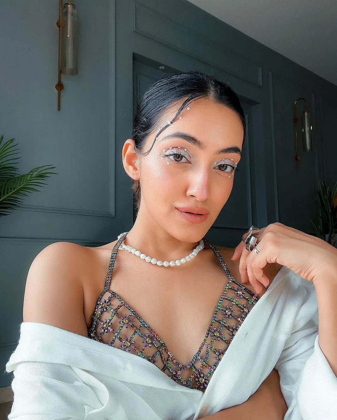Start with the Euphoria-inspired embellished eyes. “You don’t need mad make-up skills to create an embellished look,” says Florian Hurel. Image: Instagram.com/the.vogue.vanity 