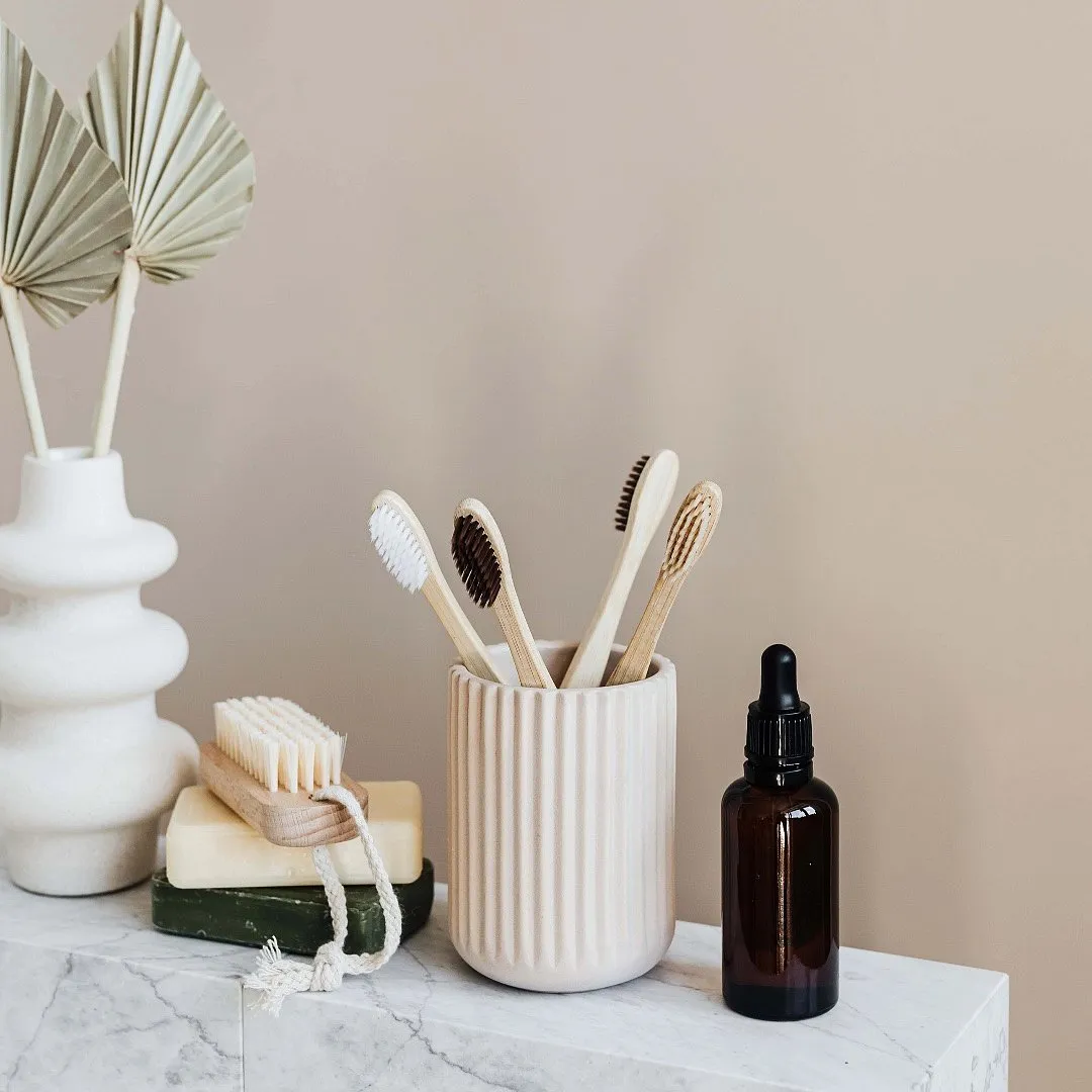 Look for reusable cleansing substitutes and opt for razors and toothbrushes with a wooden or bamboo-based body and are not disposable. Image: Pexels 