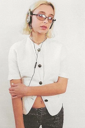 YouTube star Emma Chamberlain shows her love for retro with tinted micro sunglasses and beaded jewellery. Image: Instagram.com/emmachamerlain 