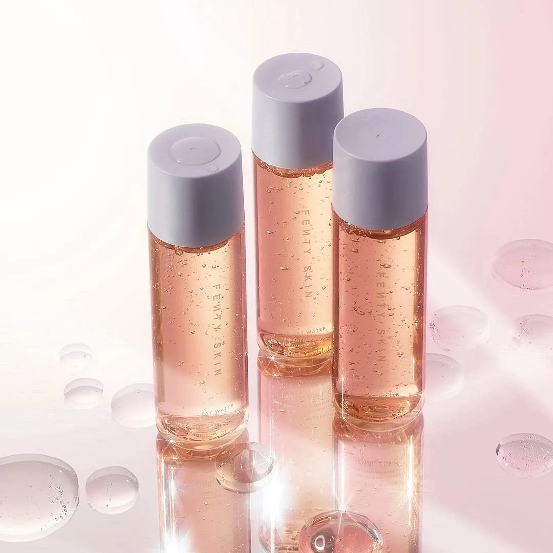 The buzziest Fat Water from RiRi’s Fenty Skin is packed with a power-packed ingredient complex like niacinamide, green tea, fig, Barbados Cherry and more. The toner-serum hybrid seeps into the skin to reveal brighter, smoother and healthier skin 