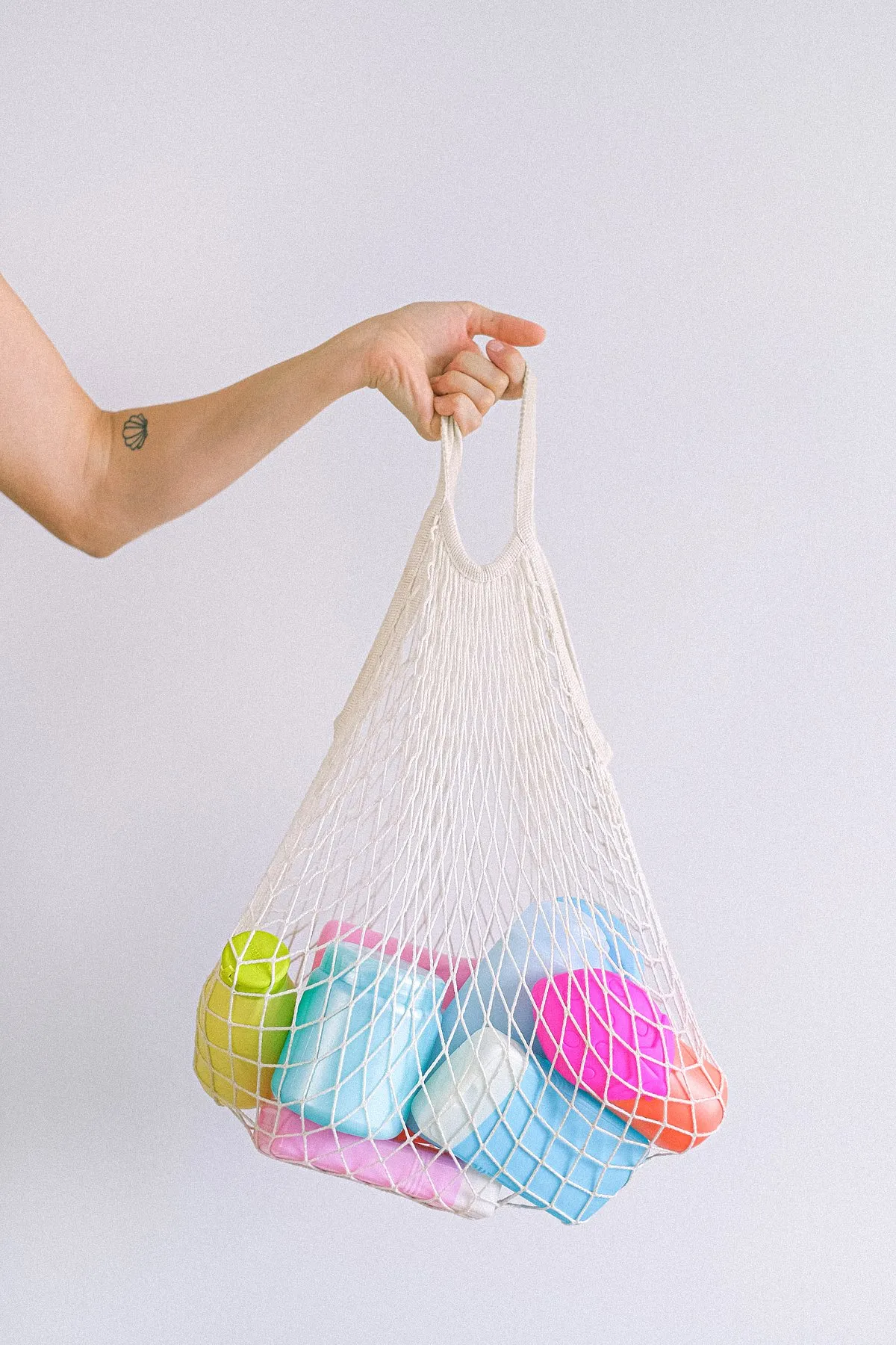 The beauty and personal care industry produce over a whopping 120 billion units of products in packaging that are not recyclable. Image: Pexels 