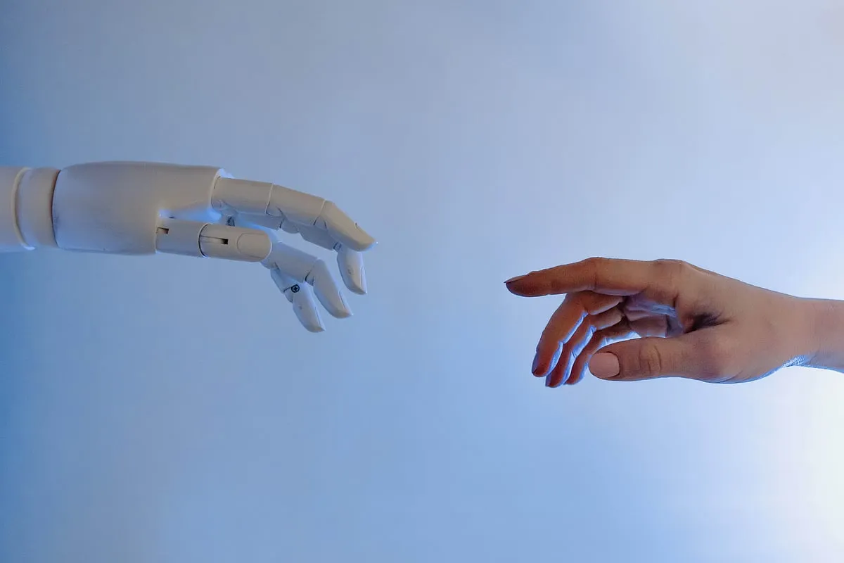 The beauty industry started leveraging AI in 2018, when global beauty retailer Sephora partnered with Dynamic Yield to implement the company’s AI machine that analyses factors like location and the user’s favourite products and shopping patterns, fetching them a return of six times on their investment. Image: Pexels 