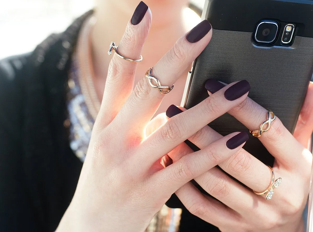 Once considered formal, wearing delicate, everyday pieces and mixing high-low jewellery has become the norm. Image: Pexels 