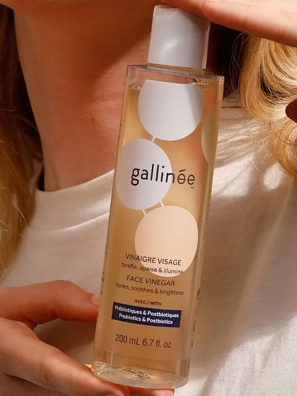 Gallinée's Face Vinegar claims to smoothen and brighten the skin from the very first use. It's packed with apple cider vinegar, prebiotics and lactic acid that makes the formulation effective and skin-loving 