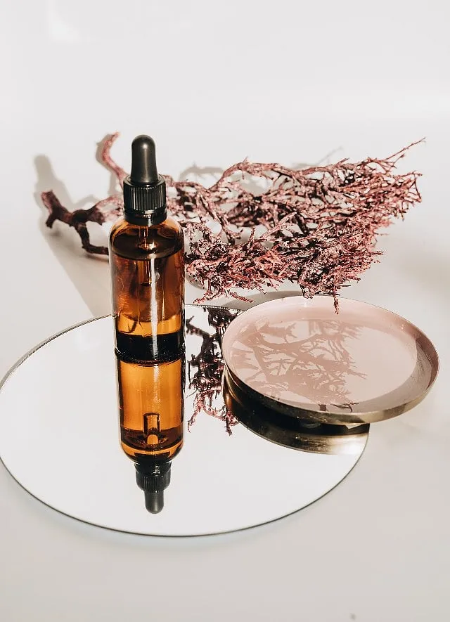 The herb’s roots are packed with hyaluronan, thus making ashwagandha an effective choice for accelerated collagen production and improved elasticity. 