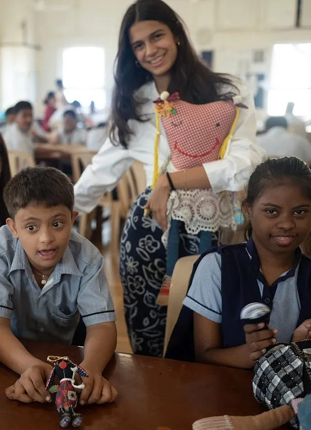  Avantika Swali with students of Jai Vakeel Foundation 