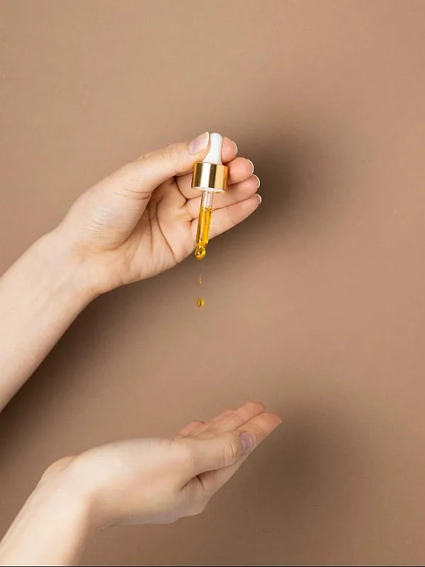 “When you use oils that are light and non-comedogenic (one that doesn’t clog the pores), it can actually benefit oily skin,” says Dr Madhuri Agarwal. Image: Pexels 