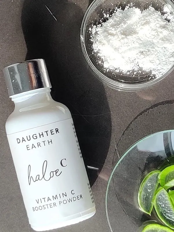 With skin-enriching ingredients like L-ascorbic acid, Ferulic acid, Vitamin B5, aloe vera and hyaluronic acid, this powder can boost the benefits of any of your cream or serum 