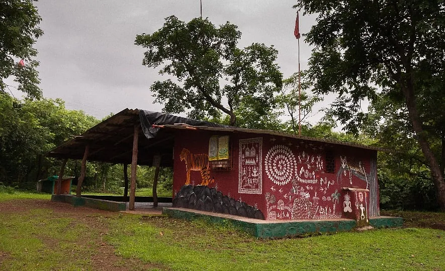 Leopards are a common motif in Warli art. Image: Sanjiv Valsan 