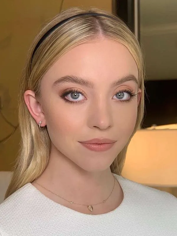 Videos titled “make him obsessed with you with this doe eye technique” have flooded For You Pages 