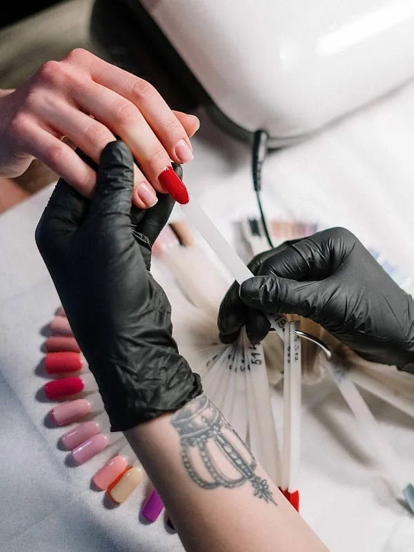 For both gel and acrylic overlays, after they have set, your nails are buffed and filed to ensure they’re in perfect shape for your polish application. Image: Pexels 