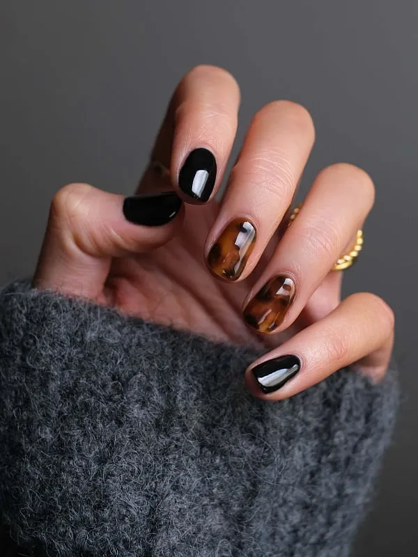 “Gel overlays are preferred by customers who frequent the salon often, as it does not last as long as an acrylic overlay would,” says Mungleng. Image: Pexels 