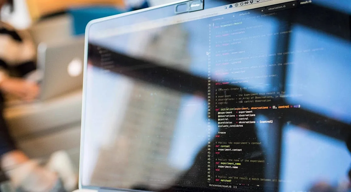 Startups should split their reserves between different banks to avoid placing their bets in one place. Image: Pexels 