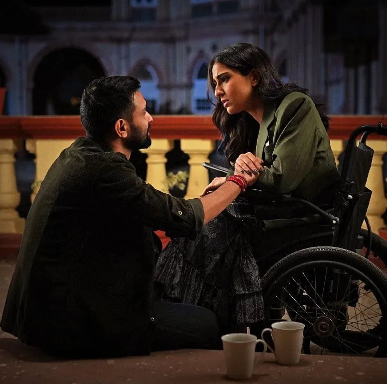 Massey with Sara Ali Khan in Gaslight 