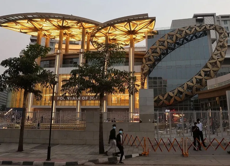 Domestic players like Reliance Brands Limited are helping the real estate issue for international brands through marquee spaces like the Jio World Drive mall in Mumbai’s Bandra-Kurla Complex 