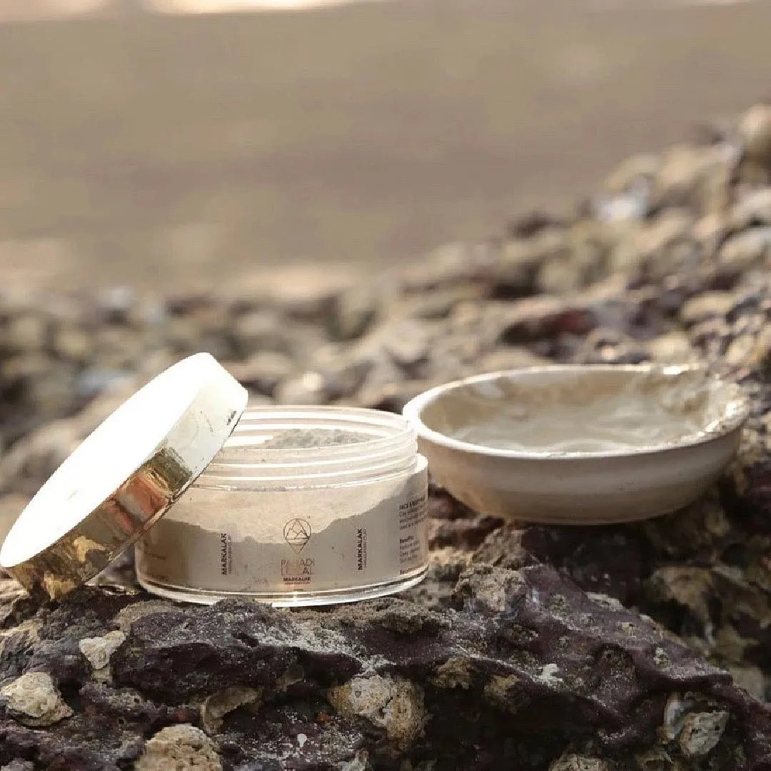 Markalak — Face & Body Clay Mask, Pahadi LocalLooking for a basic yet effective clay mask? This no-frills offering from Pahadi Local features mineral-rich clay extracted from the higher altitudes of the Himalayas. It’s a one-stop solution for oily skin, easing up congestion, unclogging pores, controlling sebum production and detoxifying the skin for a clear and fresh complexion.Priced at ₹975Shop hereImage: Instagram.com/ @pahadilocal 