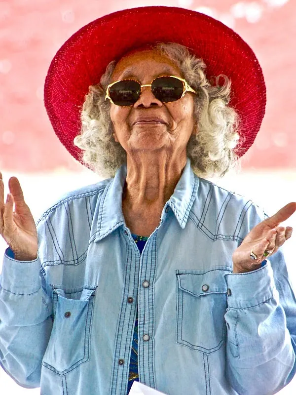 As we age, especially after we cross 45, the oil or sebaceous glands produce lesser and lesser sebum. As the natural oil production decreases, the hair becomes dry and brittle. Image: Pexels 