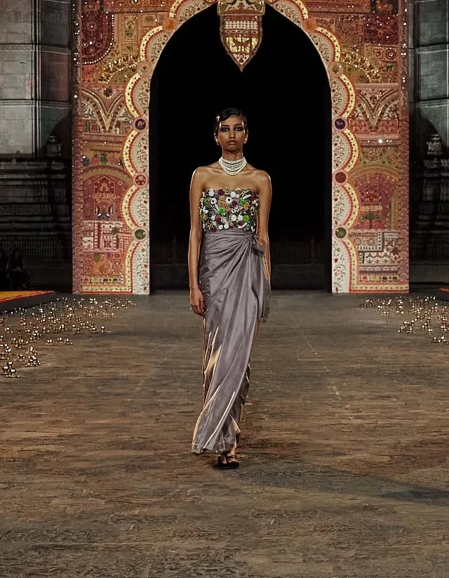 The drapes and pleats on the knotted skirts largely mimicked the sari and the lungi 