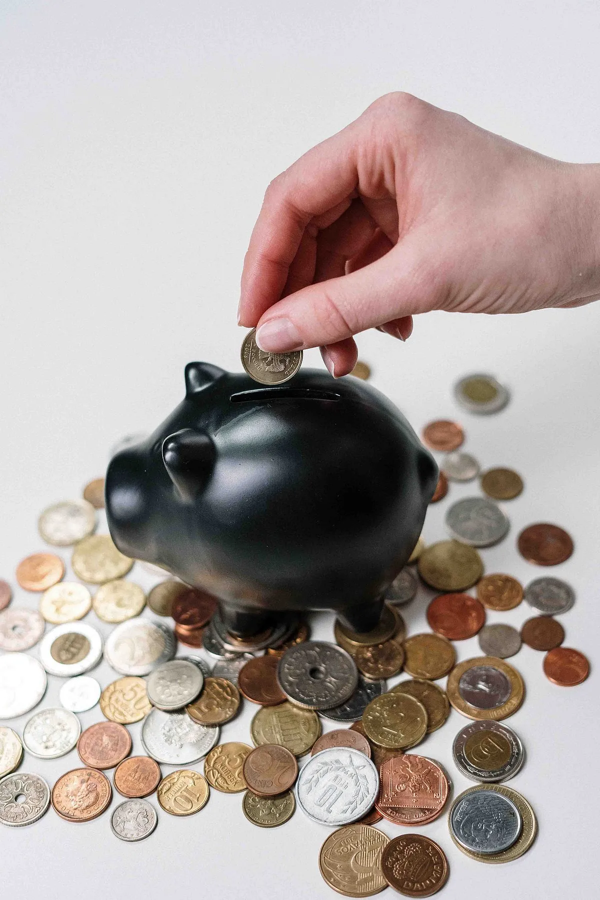 Develop a positive yet prudent approach towards money with your children. Image: Pexels 