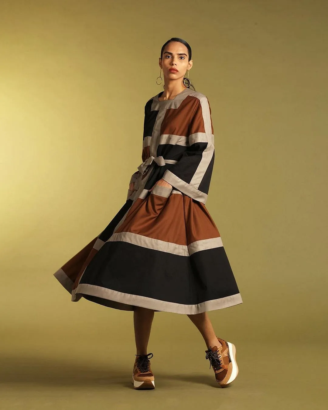 To cater to this growing market, more and more indie labels are turning the spotlight on tailoring techniques, silhouettes, choice of textiles and embroideries indigenous to India. Instagram.com/corporastudio.in 