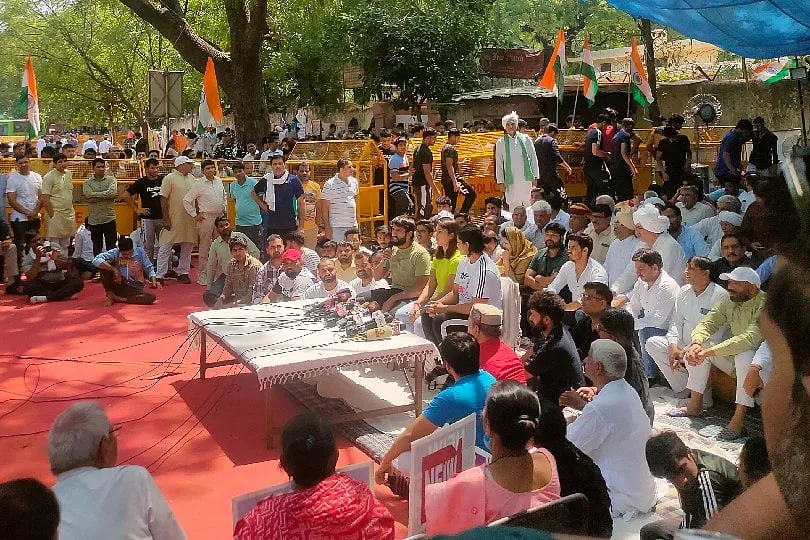 At Jantar Mantar, Phogat is joined by Bajrang Punia, Padma Shri awardee and bronze medalist at the Tokyo Olympics in 2020, and Sakshi Malik. Image: Kauhsik Raj 