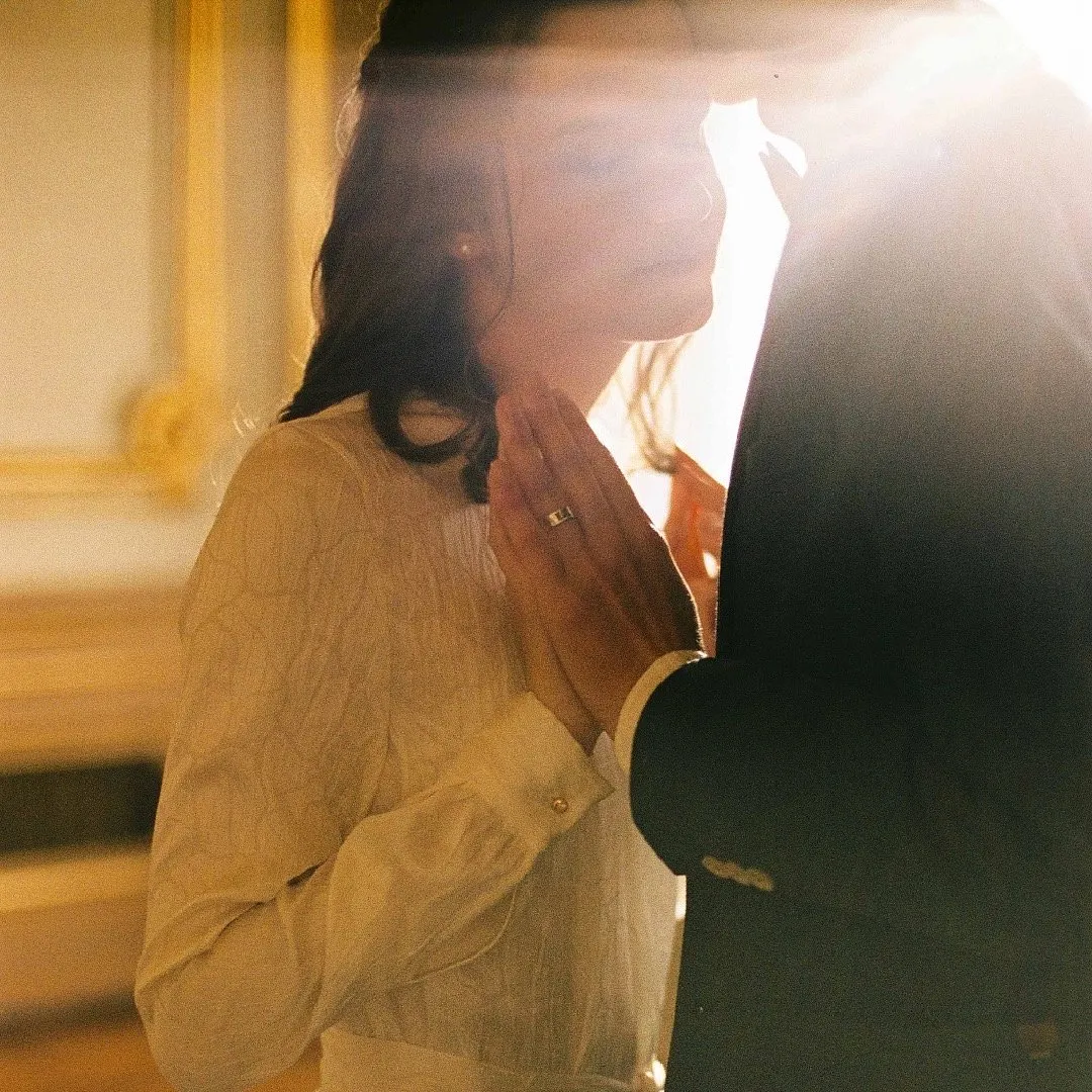 Controlling behavior can be a form of boundary-setting that is unhealthy and abusive. Image: Pexels 