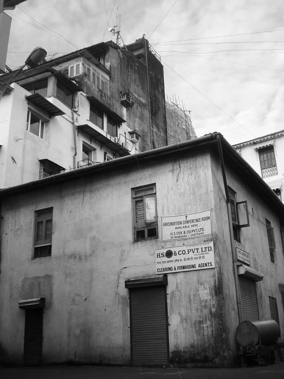 The vernacular-style building that now houses Artisans' lying vacant, around 2009-2010. Image: Robert Stephens 