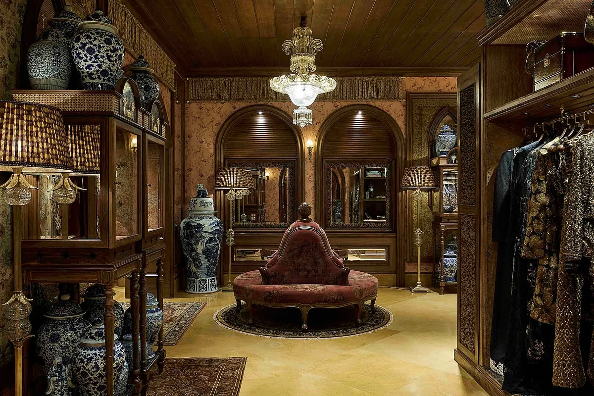 Whether it’s the parakeet-shaped faucets in the powder room on the ground floor that he sourced from New York architectural hardware store P. E. Guerin, the 18th-century Venetian handcrafted chairs that dot the space, the antique urns and cloches laden with fruits and accessories, right down to the mellifluous playlist that alternates between Edith Piaf, Leonard Cohen, Hemant Kumar, Salma Agha and Aarti Mukherjee–the attention to detail is personal and on point. Image: Björn Wallander 