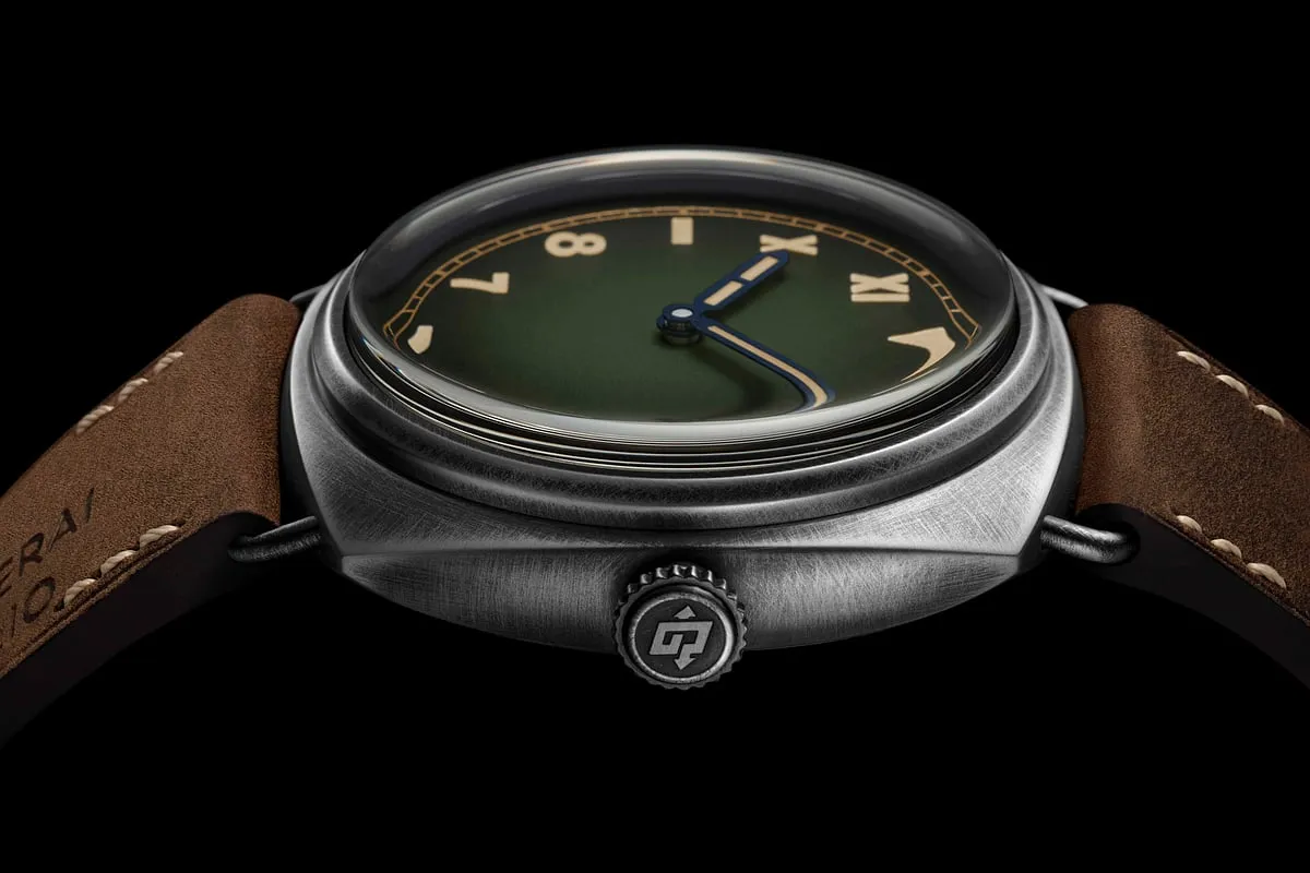 Radiomir California With the new Radiomir California, Panerai introduces a 45mm California dial, deviating from the standard 47mm. It retains its vintage charm with a dial that blends Roman and Arabic numerals, bar indexes, and a minute track. Each hand-finished case lends a unique character to every timepiece. The watch's aged appearance holds a particular charm for those seeking watches with a historic feel. 