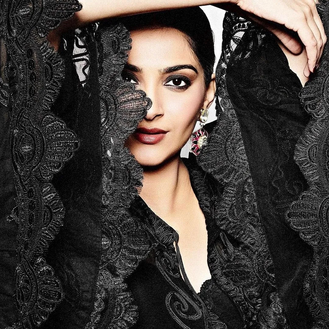 The fact that make-up could create a whole new personality and say so much about the character you’re trying to put out there really stayed with me, shares Savleen Manchanda who has worked with celebrities like Sonam Kapoor, Sonakshi Sinha, Tamannaah Bhatia and more. Image: Instagram.com/savleenmanchanda 