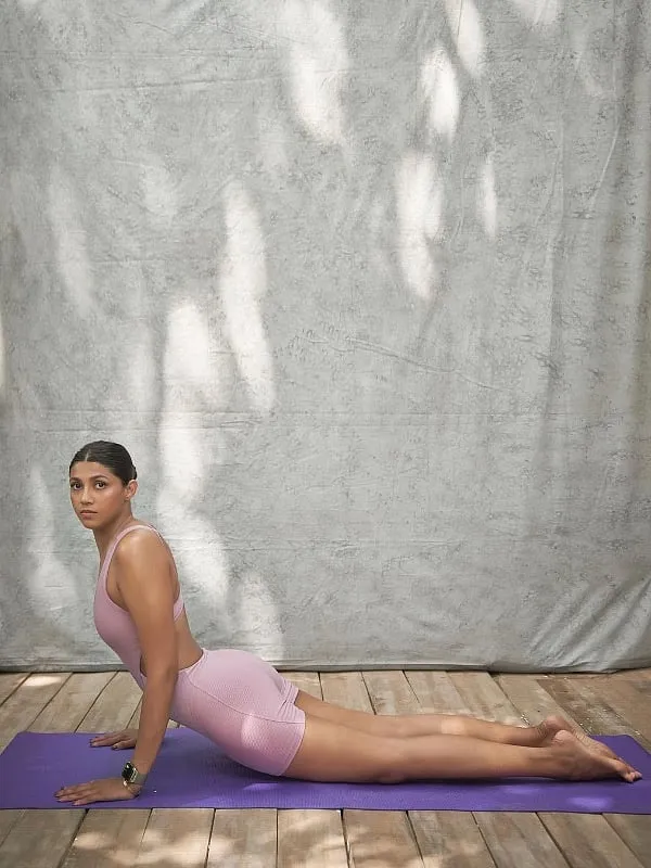 “Yoga can be very beneficial to cope with the heat in the summers, because of the cooling Pranayama techniques that one can practise,” mentions Anshuka Parwani. Image: Instagram.com/anshukayoga 
