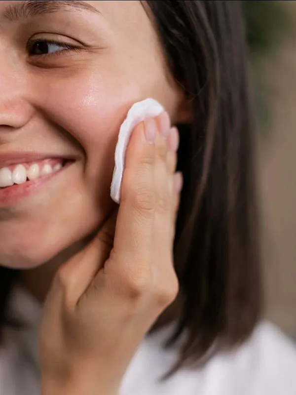 “Witch hazel is commonly used in skincare products and is popular for its astringent, anti-inflammatory and antioxidant properties” says Dr Kiran Sethi. Image: Pexels 