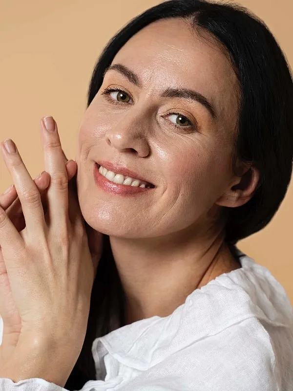 Exosome therapy is a treatment worth considering for those who wish to tackle signs of ageing, hyperpigmentation, dehydration and a compromised skin barrier. Image: Freepik 