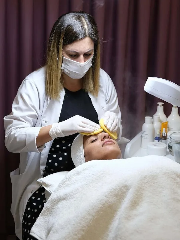 To address dryness, senior facialist at The White Door India, Chitra Babu Kotagudsha recommends a plumping and deeply hydrating facial, like their Biologique Recherche Soin Restructurant Et Lissant. Image: Pexels 