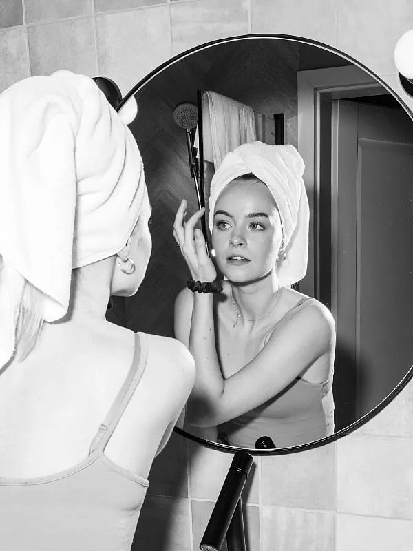 Besides acne, azelaic acid also reduces the appearance of pigmentation and dark spots and slows down the early signs of ageing too. Image: Pexels 