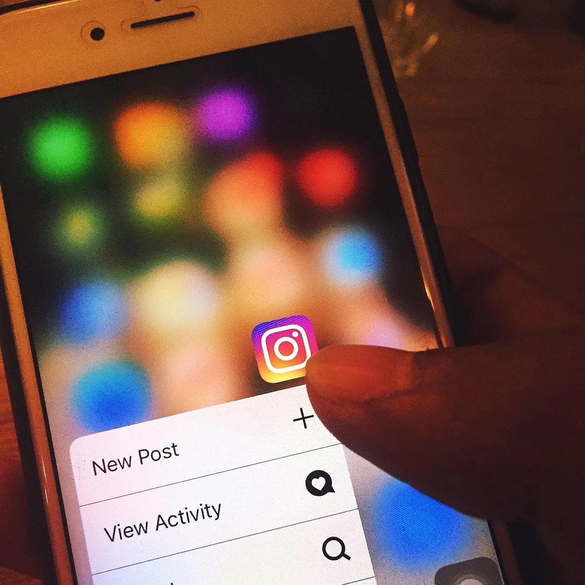 A Future Instagram AI Chat Bot?Leaked images by Alessandro Paluzzi on Twitter suggest that Instagram may be developing an AI chatbot. The chatbot would offer users the option to choose from 30 different AI personalities to provide advice and answer questions. The specifics of the AI model used and the chatbot's functions remain unknown, and Instagram has yet to confirm or deny these rumours. Additionally, there are talks that Instagram is developing a Twitter competitor under the codename ‘Barcelona’. Image: Pexels 