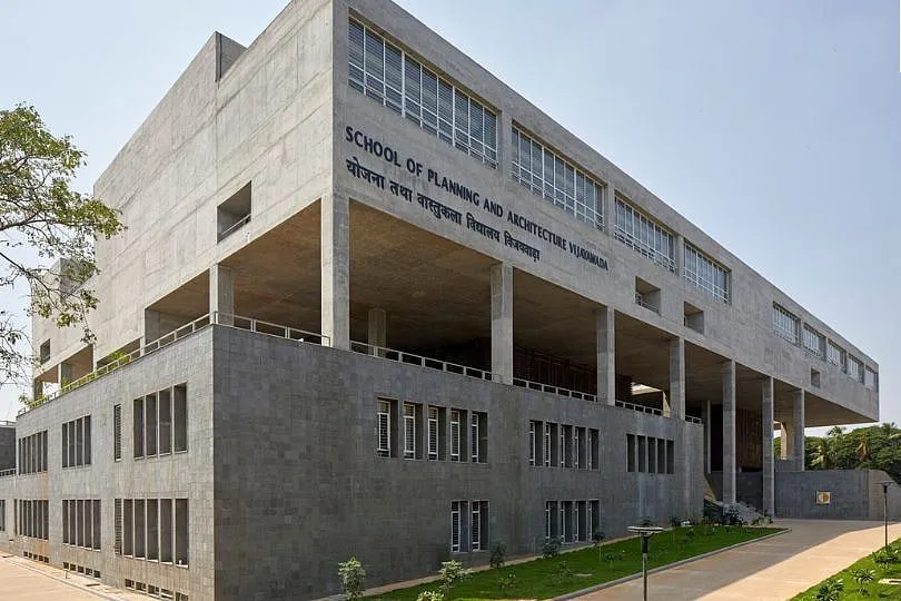 The School of Planning and Architecture in Vijayawada has been designed by the award-winning Studio MOOF based in Mumbai. It follows Brutalist principles, but also subverts its conventional historical narrative. Image: ArchDaily/Edmund Summer 