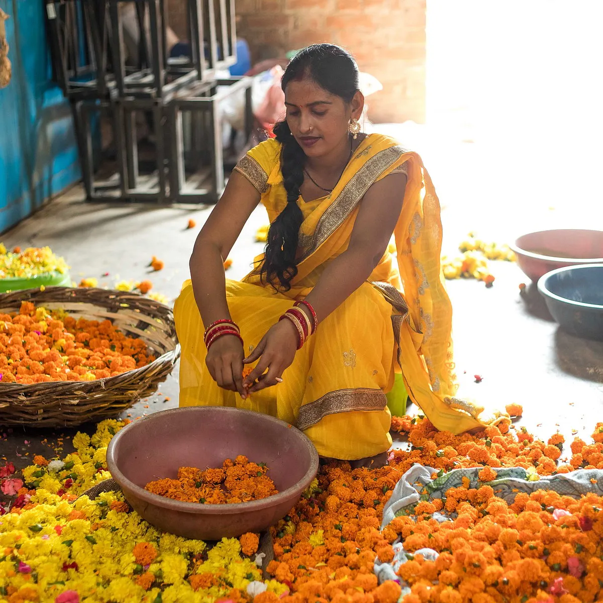 The process is nearly all done by hand (from sorting, sun-drying and converting the flowers into powder form), with a large women workforce, especially those from marginalised communities 