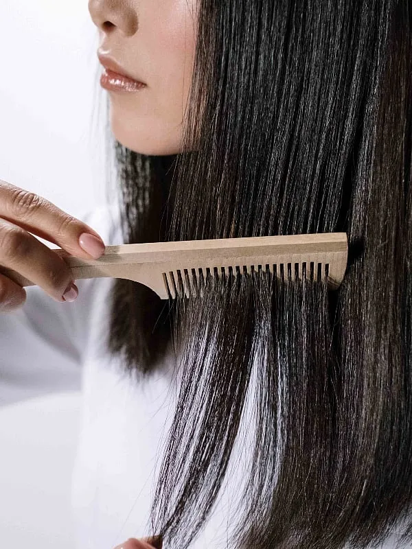 It is normal for 50-100 hair strands to shed every day. Image: Pexels 