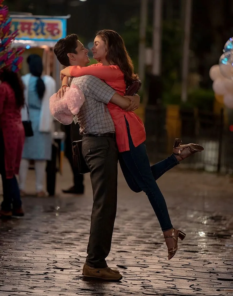 A still from Darlings (2022), where Vijay Varma played the character of Hamza, a wife-beating alcoholic to Alia Bhatt's character, Badrunissa 