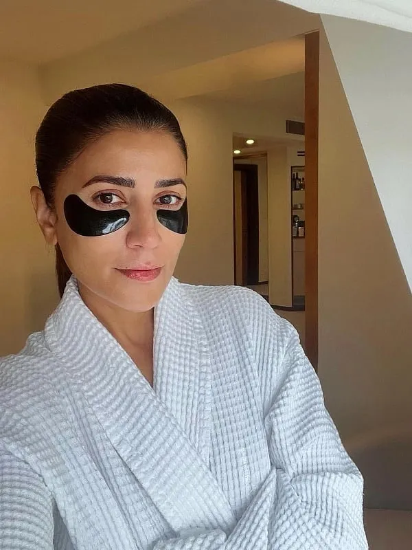 “I grew up watching my mother and grandmother simply go for a ‘no-make-up make-up look’—a moisturiser, a bit of blush, subtle lipstick, and kajal are all that they used. Today, the beauty/skincare trends are so extensive,” says Shagun Khanna Image: Instagram.com/shagunkhanna 