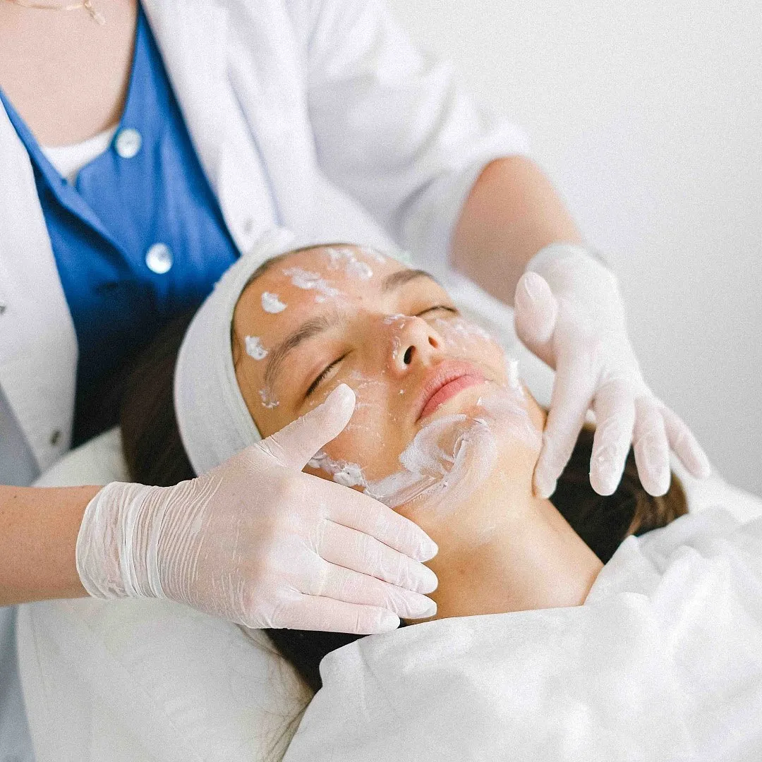 Though the end goal of both kinds of facials is to deliver healthy-looking, refreshed and glowing skin, the modus operandi varies at every stage. Image: Pexels 