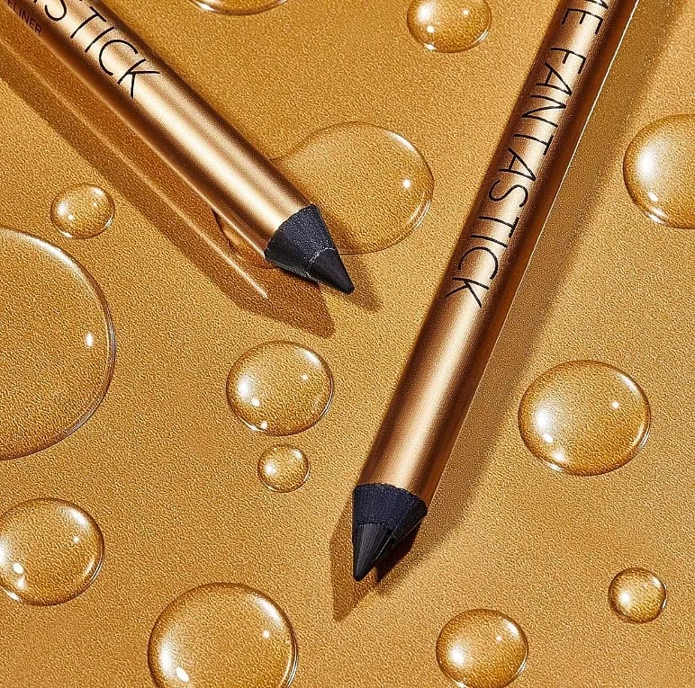 During one of the pop-ups abroad,  a lot of non-Indians ended up shopping for products that weren’t initially targeted towards them. And so, I returned to my factory with with the need for lighter shades of concealers, more diverse shades of lip colours, etc. Image: Instagram.com/natashamoorcosmetics 