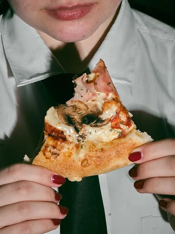The kind of food content you consume also subconsciously impacts how you operate in terms of making healthier choices when it comes to food and lifestyle. Image: Unsplash  