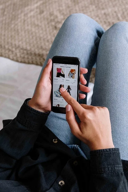 If you have been feeling the urge to indulge in impulsive purchases every now and then, experts believe that your shopping habits could indeed be tied to distinct phases of your menstrual cycle. Image: Pexels 