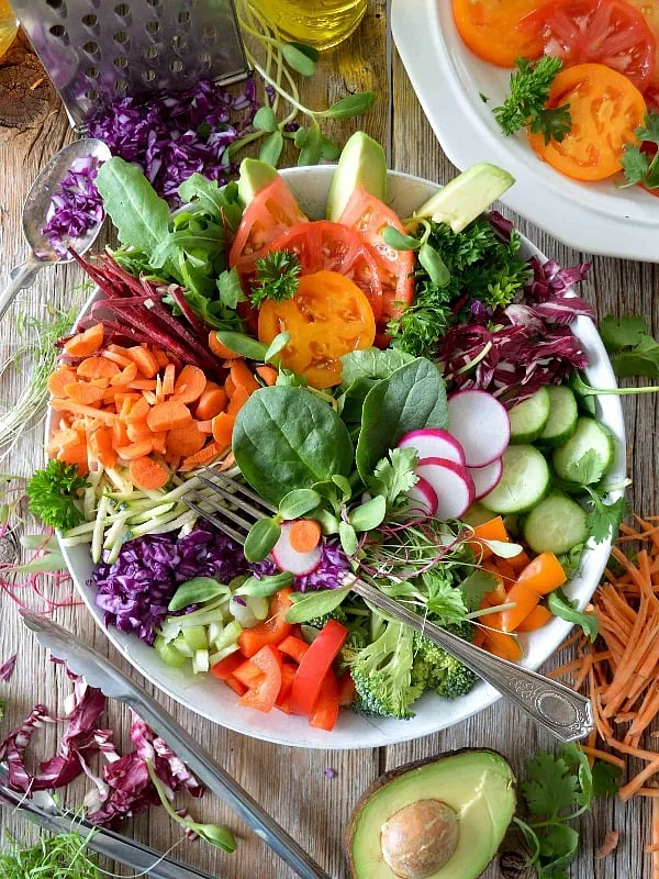 “Fresh fruit and vegetables high on antioxidants, good quality protein, fibrous wholegrains instead of processed flour, and good fats like nuts and seeds are great additions,” says Rakhee Jain. Image: Pexels 